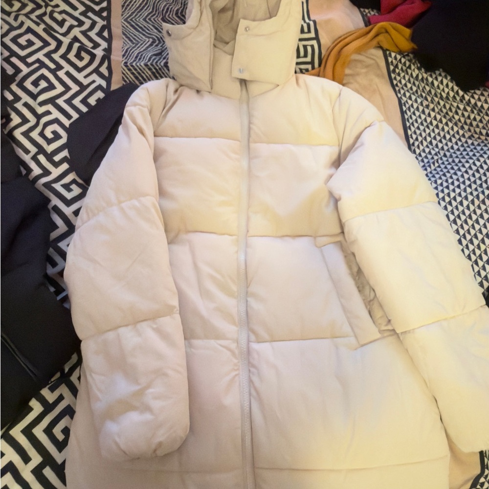 Divided Off-White Puffer Jacket